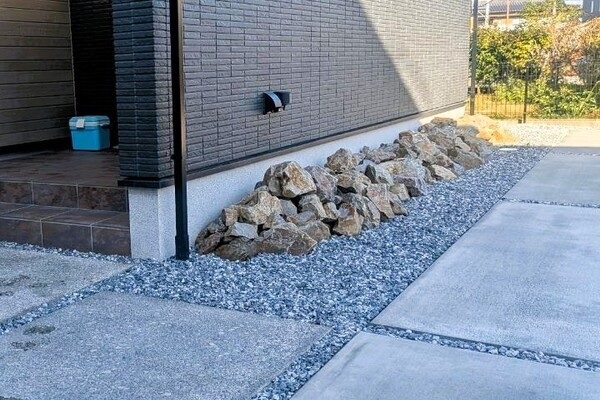 アプローチと門袖の施工写真